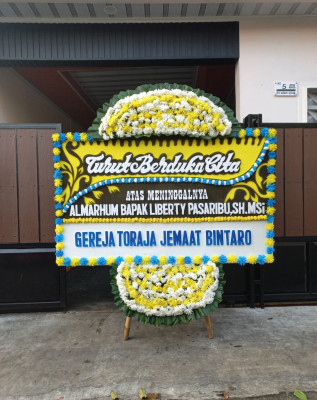 Papan Bunga Duka di Tambun Nabolon